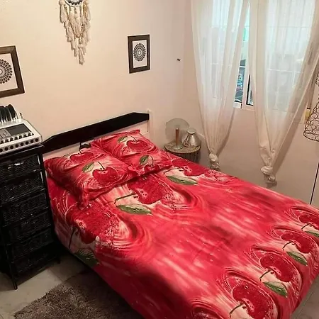 Agreable Bungalow Avec Piscine شقة تورّيفيِخا