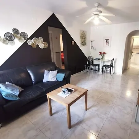 شقة Agreable Bungalow Avec Piscine تورّيفيِخا